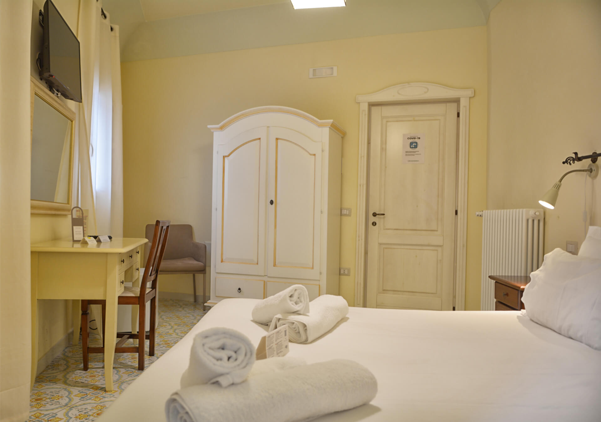 Camera matrimoniale Zafferano bed and breakfast Sine Tempore Manduria