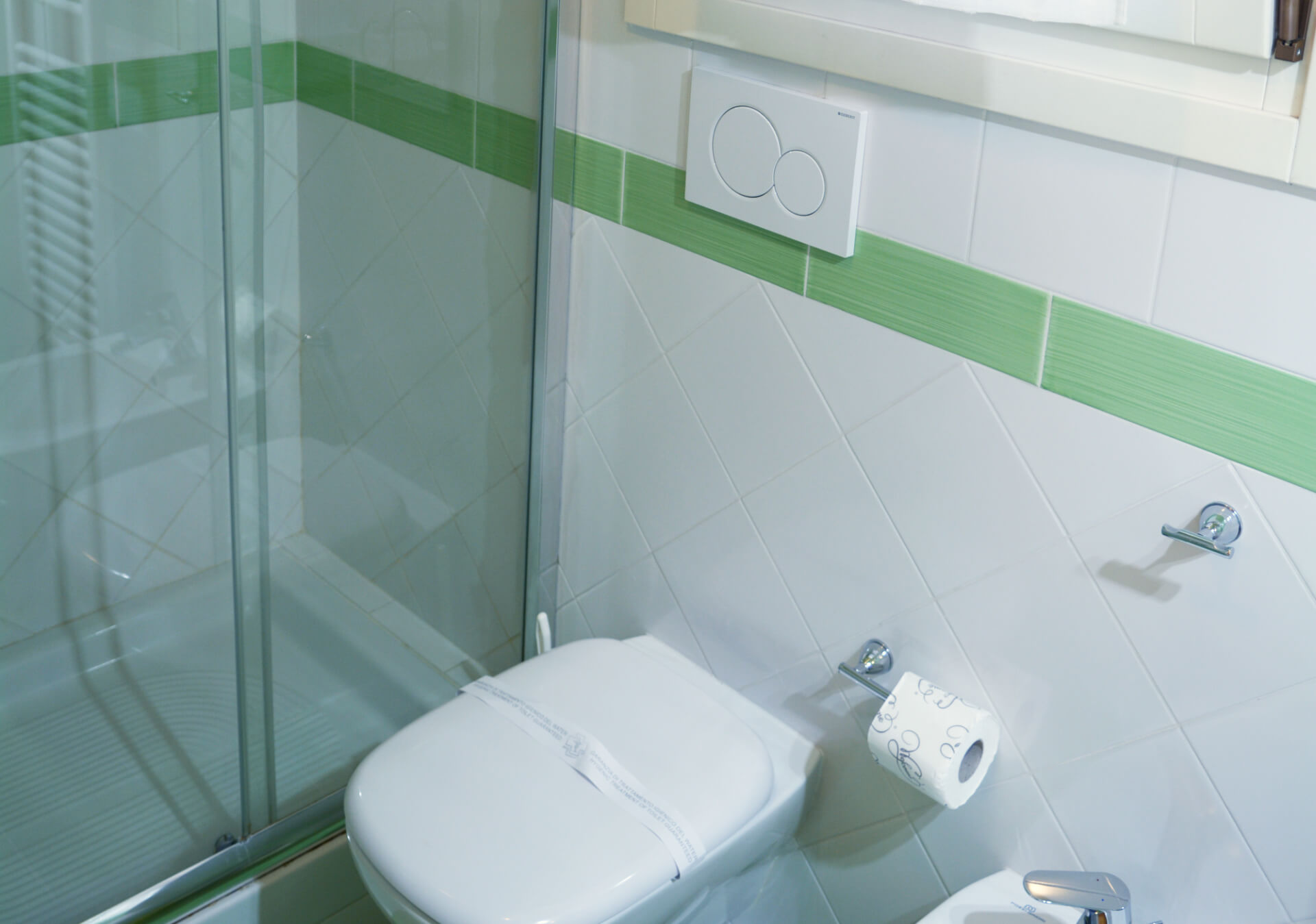 Bagno con doccia camera matrimoniale Zafferano b&b Sine Tempore Manduria
