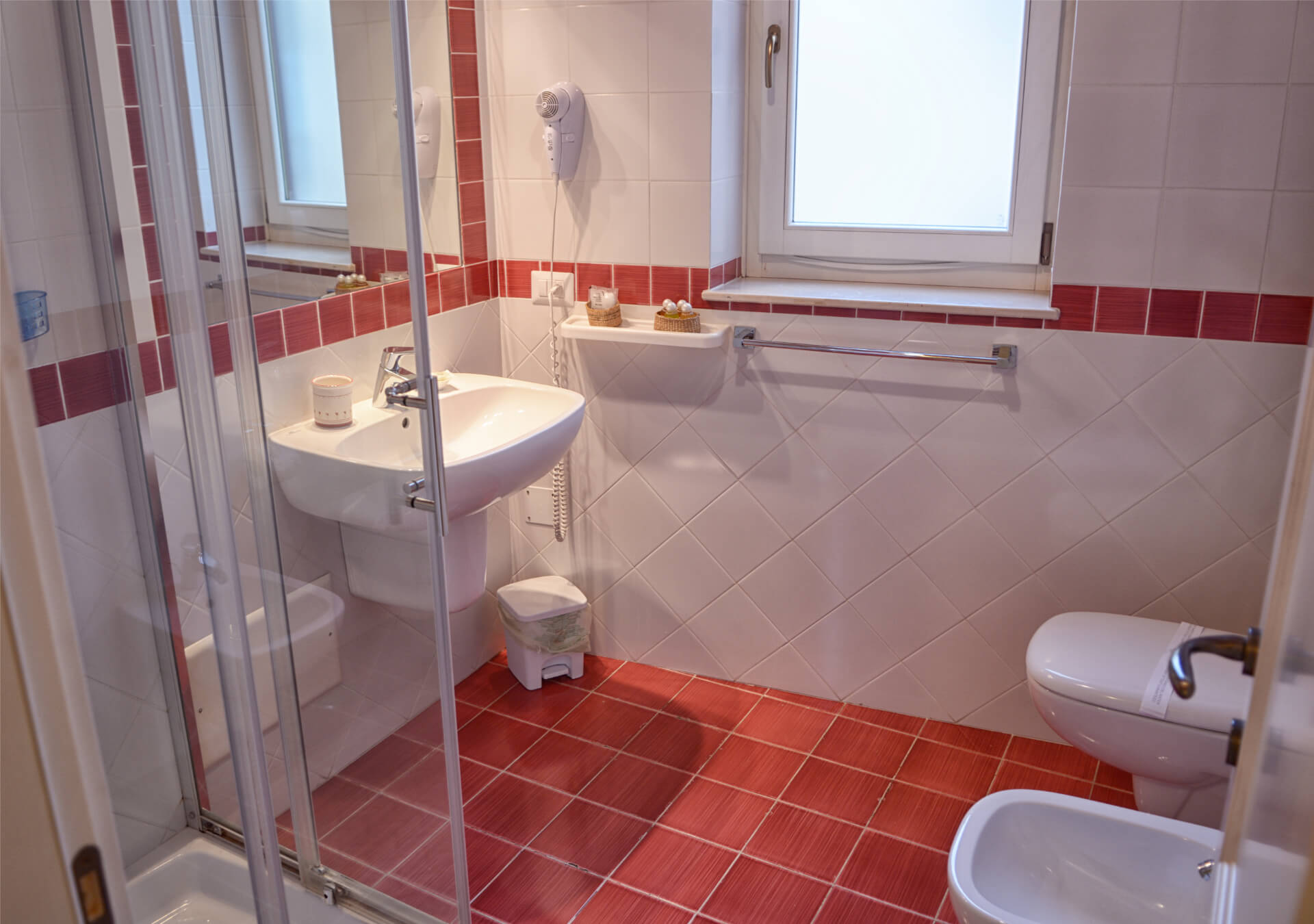 Bagno con doccia camera matrimoniale Cannella b&b Sine Tempore Manduria