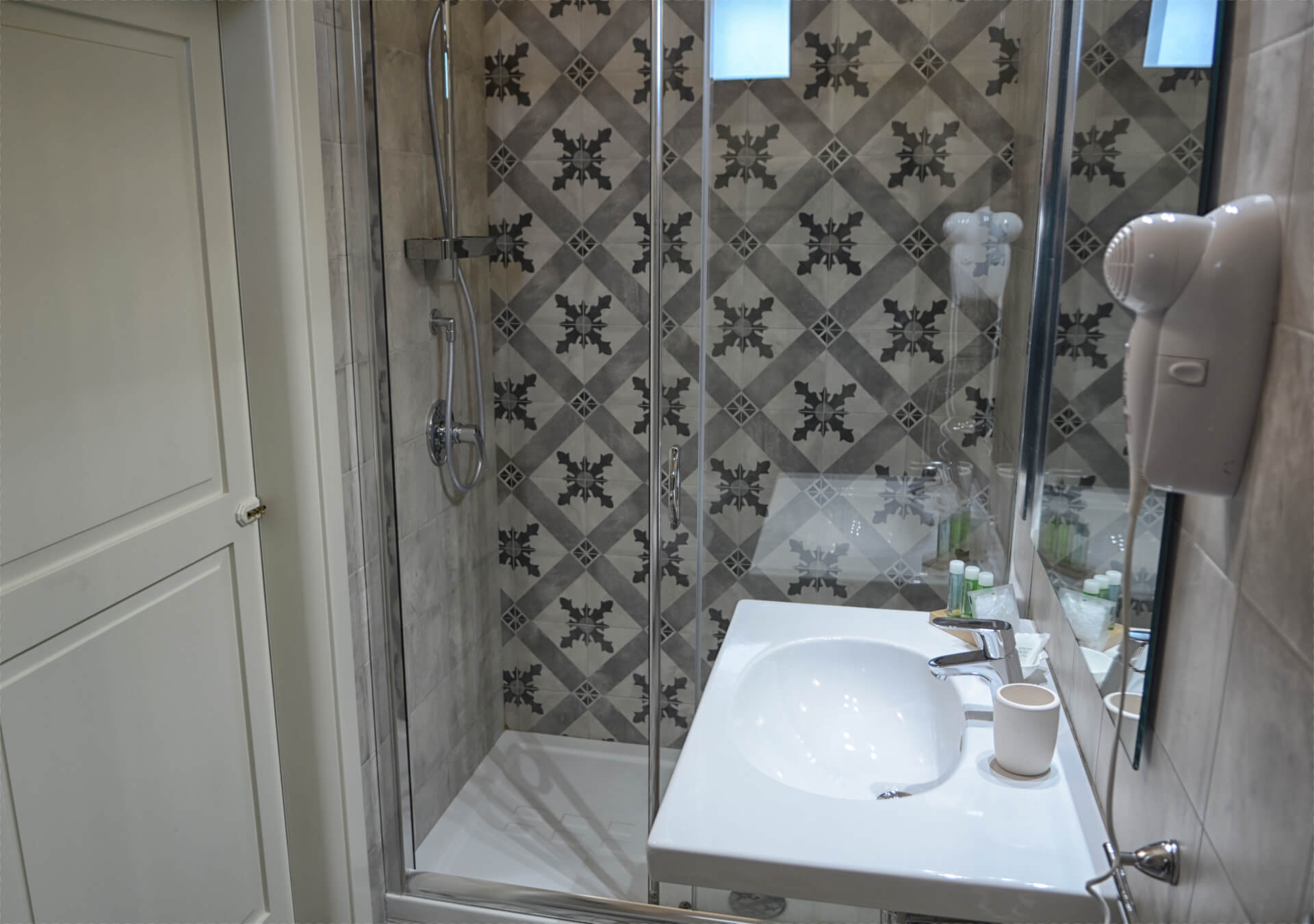 Bagno con doccia camera matrimoniale Zenzero b&b Sine Tempore Manduria