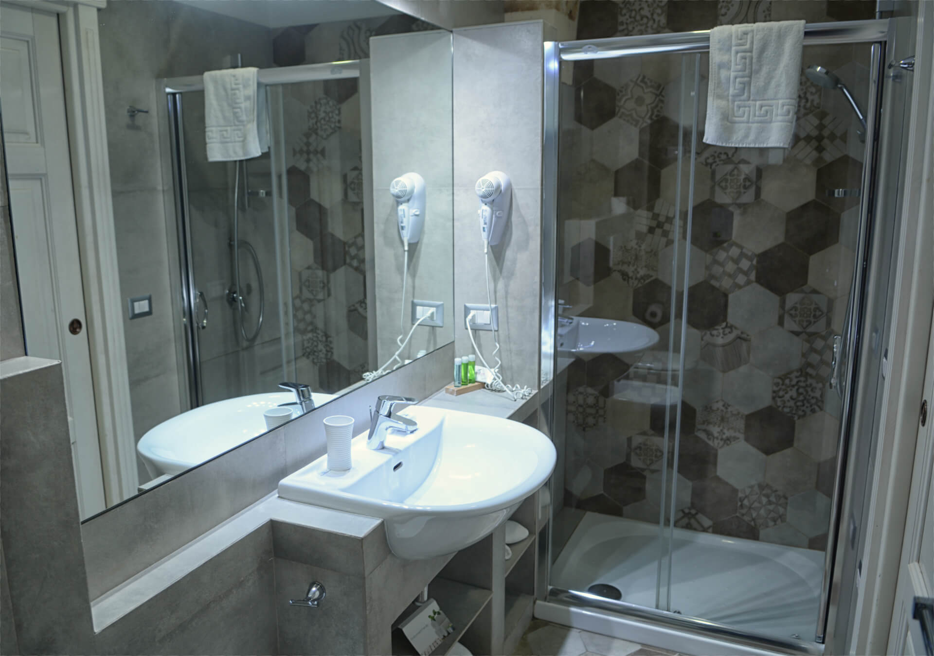 Bagno con doccia suite Giardino degli Aranci b&b Sine Tempore Manduria